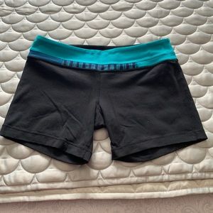 Lululemon groove shorts